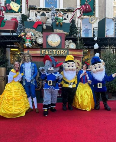 Animation marché de Noel de la Grade 83 mascottes et parades de rue Animation marché de Noel de la Garde mascottes et parades