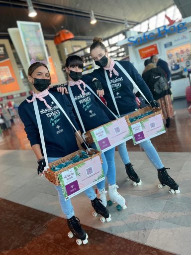 Animation roller girls aeroport de Nice distribution de goodies Animation roller girls Aeroport de Nice